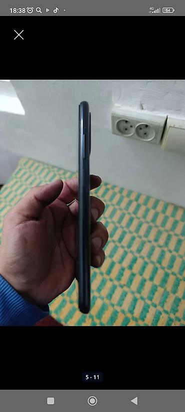 Другие мобильные телефоны: Смартфон с комплектом аксессуаров - Экран: безрамочный с отверстием — 4