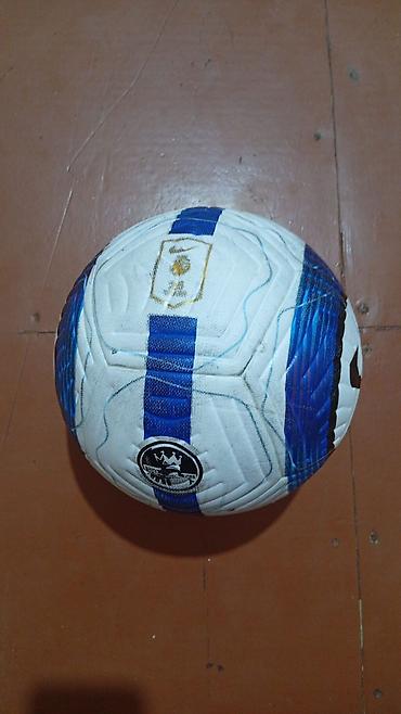 idman topları: Nike futbol topu - Rəng və dizayn: Ağ əsas rəng üzərində mavi-qara — 2