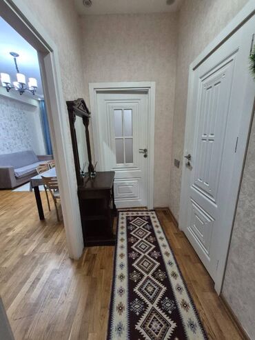 Uzunmüddətli kirayə mənzillər: Qarayev metrosu yanında mənzil kirayə verilir. Mərtəbə 19/12. Ümumi — 1