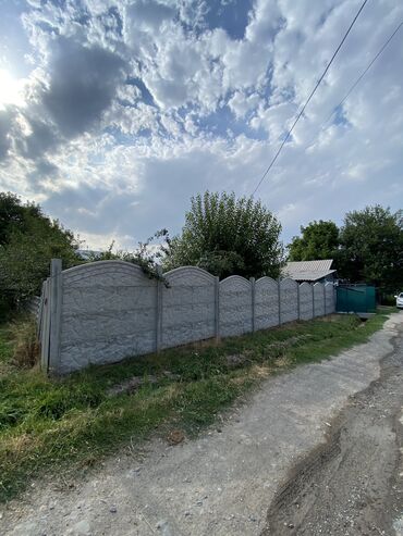 продаю дом жалал абад: Үй, 1 кв. м, 4 бөлмө, Менчик ээси, Эски ремонт