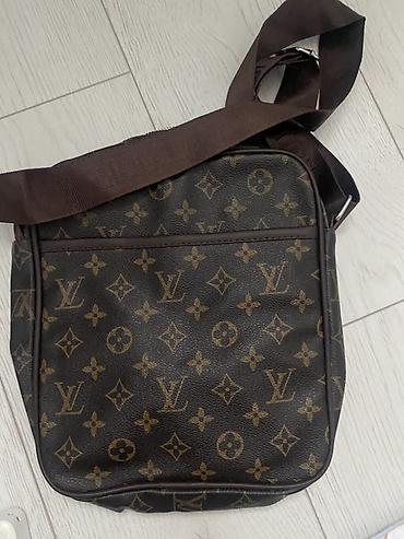 Классические сумки: Сумка через плечо в стиле Louis Vuitton Monogram - Формат — 2