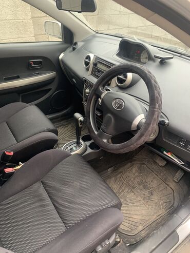 Транспорт: Toyota ist: 1.3 л | 2002 г. | Седан