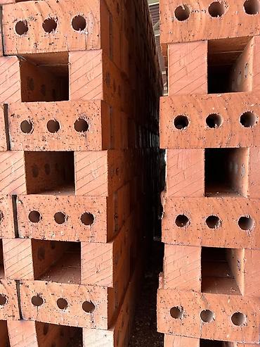 Строительный кирпич: Пустотелый, дырчатый, Жженый кирпич, Полублок, 250×120×88 — 2