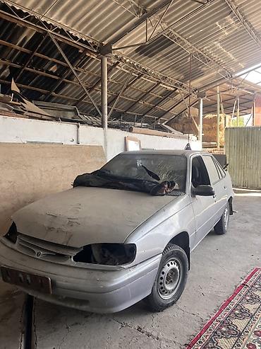 матасыкыл зид: Daewoo Nexia: 1995 г., 1.5 л, Кол менен иштөөчү, Бензин, Седан — 6