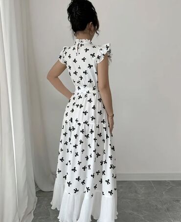 Gündəlik donlar: Ağ rəngdə, qara çiçək naxışlı, uzunqol qadın midi donu. Donun V — 16