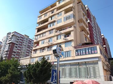 6 ci mikrorayon kiraye evler: Ev uzunmuddetli verilir. Qara qarayev metrosu ile 50 metr mesafede
