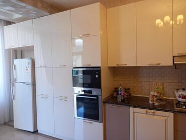 Uzunmüddətli kirayə mənzillər: Nərimanovda, MetroParkın yaxınlığında, 17 mərtəbəli binanın 6-ci — 7