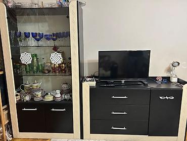 Qonaq otağı üçün vitrin və TV tumbası dəsti - Rəng: qara-bej