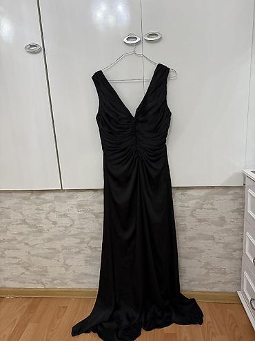 Qadın geyimləri: Qara uzun axşam/gecə libası - Rəng: klassik qara - Model: dərin V — 2