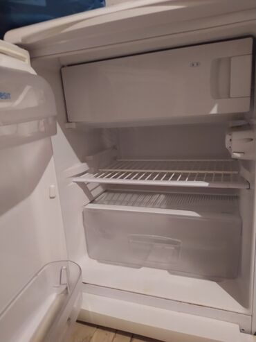 Сушилки для фруктов и овощей: Б/у 1 дверь Indesit Холодильник Продажа