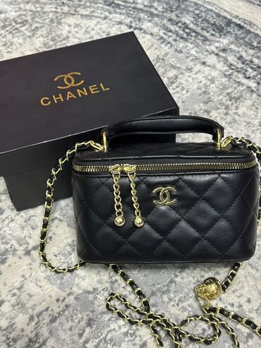 сумка кошелек: Продаю абсолютно новые сумочки🙌🏻 •Белая шанелька, хорошо подойдет для