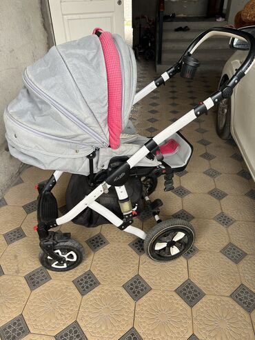 детская прогулочная коляска: Коляска, цвет - Серебристый, Б/у