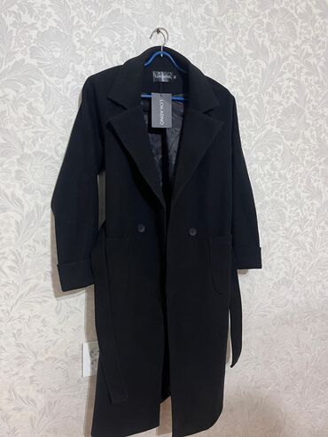 loreta пальто: Пальто, Классика, Стеганый, По колено, С поясом, S