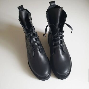 барсетка кожаные: Черные кожаные ботинки и дерби - Материал: натуральная кожа (верХ и