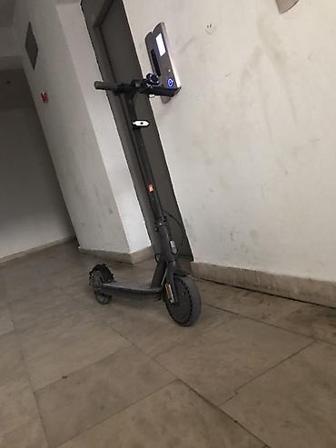 tek tekerli scooter: Elektrikli skuter – şəhər içi rahat hərəkət üçün kompakt və səssiz — 4