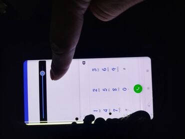 Другие мобильные телефоны: Смартфон с изогнутым AMOLED‑дисплеем и разъёмом USB‑C. Особенности: - — 12