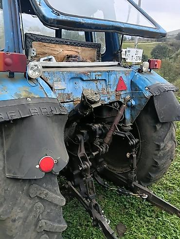 təkər ölçüləri: Minsk MTZ seriyasından mavi traktor - Güclü dizel mühərrik, ön tərəfdə — 2