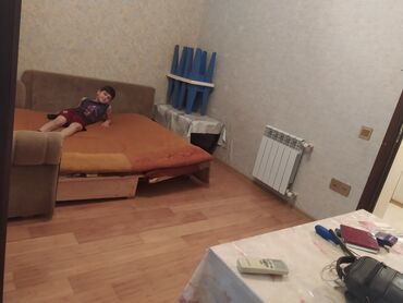 Uzunmüddətli kirayə mənzillər: Kiraye verilir seliqeli aileye.kamunal və digər xərclər qalan şəxs — 14