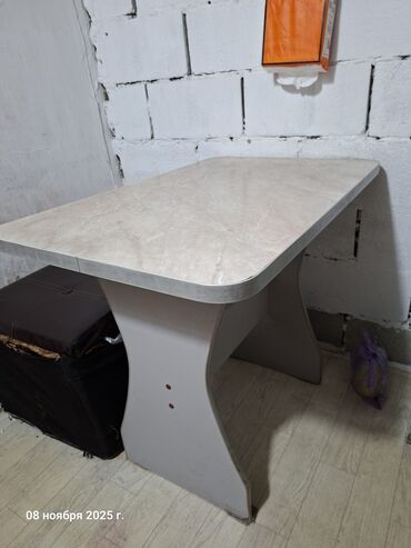 стеклянный стол: Ашкана үчүн үстөл, Колдонулган, Тик бурчтуу, Бүктөлбөгөн