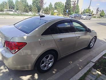 audi tt: Chevrolet Cruze sedan - Gümüşü-bej rəngli kuzov, 4 qapı, yüngül — 2