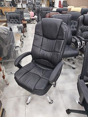 Ergonomik ofis/kreslo – geniş oturacaq və yüksək bel hissəsi ilə rahat