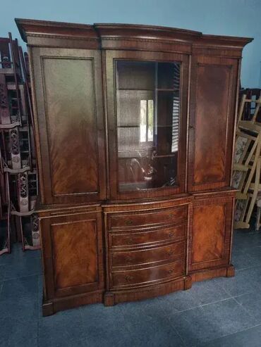 Stilske vitrine: Vitrina u odlicnom stanju. Izuzetno lepo ocuvana. Visina 220cm Sirina na lalafo.rs — 1 Stilske vitrine: Vitrina u odlicnom stanju. Izuzetno lepo ocuvana. Visina 220cm Sirina — 1