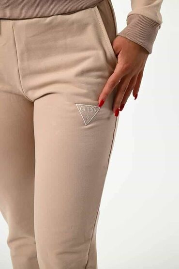 Gornji i donji deo: Ženska dukserica žute boje sa dugim rukavima i okruglim izrezom — 32