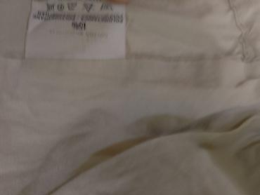 pull and bear turkey: Jakna.Neutralna boja.Kopcanje i dugmići i rasferslus.Velicina 52.Cena — 9