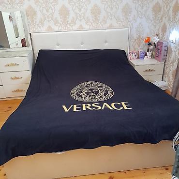 parça ayaqqabı: Versace loqolu premium yataq örtüyü - Rəng: qara, qızılı loqo və yazı — 1