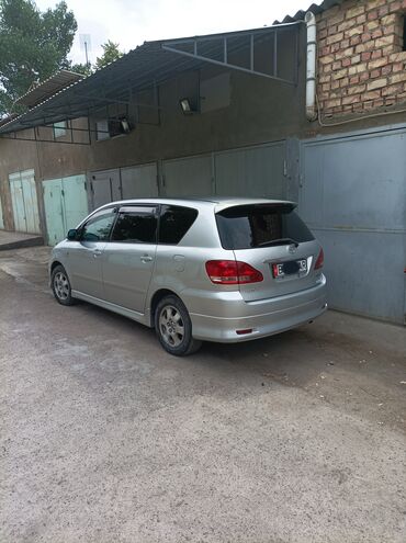срочно срочно продам машину: Toyota Ipsum: 2002 г., 2.4 л, Автоматтык, Бензин, Вэн/Минивэн