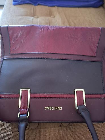 zara torbe: Ženska torba Duki Daso – bordo/braon - Elegantna torba od veštačke — 1
