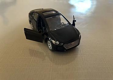 stacktrack oyuncaq dəsti: Qara rəngli Toyota Prius miniatür modeli - Miqyas: təxmini 1:32 — 8