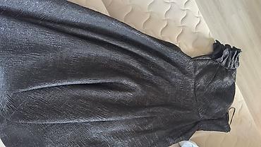 qar qizi paltari: Bahar Dress gecə geyimi – zərif qara rəngdə, asimmetrik birqollu — 3