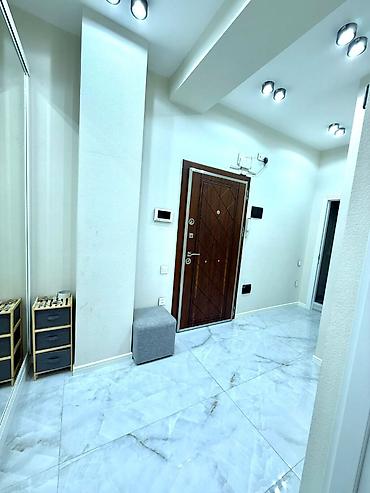 ucuz ev: Gənclik metrosuna yaxın 2 otaqlı mənzil kirayə verilir. 70 m² 4-cü — 9