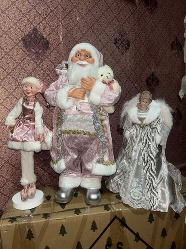 Vazalar: Yeni il bəzəyi – 3 fiqurlu dekor seti - Böyük Şaxta Baba fiquru: açıq