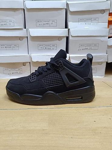 pare 5: Jordan patike
36-46
Cena 3400 din — 6