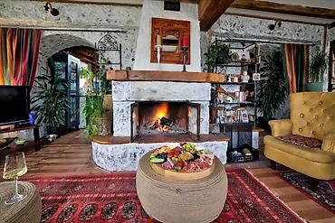 Kuće na prodaju: 280 kv. m, 10 soba — 2