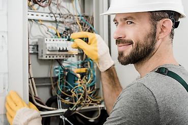 elektrik ustası: Elektirik işlerinin görülməsi ev veya obyextlərdə nasazlıqları — 1