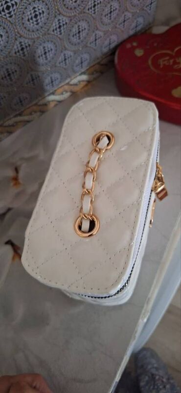 moscino torbe: Torba 
Cena 2700 dinara 
ba