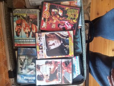 CD, DVD disklər və kassetlər: DVD disklər kolleksiyası – rus dilində filmlər və seriallar Məzmun: - — 12