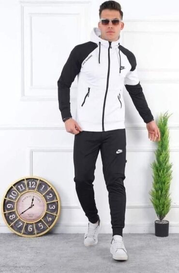 Gornji i donji deo: Muške trenerke 
Veličine M L XL 2XL 3XL veličine za samo 4500 din na lalafo.rs — 8 Gornji i donji deo: Muške trenerke 
Veličine M L XL 2XL 3XL veličine za samo 4500 din — 8
