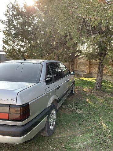 Volkswagen: Volkswagen Passat: 1988 г., 1.8 л, Механика, Бензин, Седан at lalafo.kg — 3 Volkswagen: Volkswagen Passat: 1988 г., 1.8 л, Механика, Бензин, Седан — 3