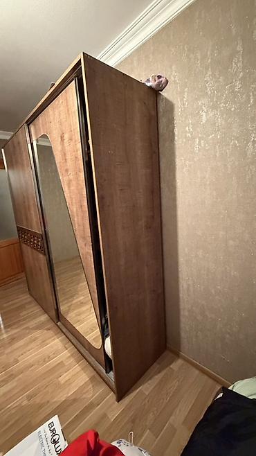 taxta asılqan: Sürgülü qapılı geyim dolabı - Material: taxta teksturalı laminat — 2
