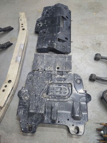 Другие детали ходовой части: Продаю запчасти Toyota Landcruiser 200 2010 год. 10 тыс сом - передний — 10