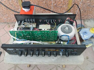 Səs gücləndiriciləri: Milan LR-100DM Mix Amplifier Xüsusiyyətlər: - Girişlər: 3 mikrofon — 5