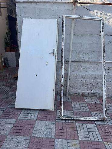 dəmir qutu: Metal qapı dəsti – qapı vərəqi və düzgün ölçülü dəmir qutu (çərçivə) — 1