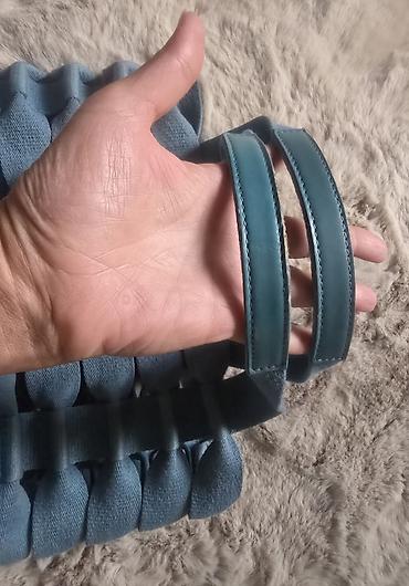 Torbe: BALLY prelepa torba sa prorezima. Dno je od kože kao i ručke, a torba — 7