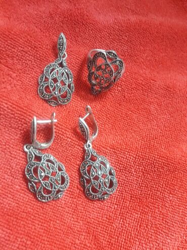 сережки cartier in Кыргызстан | НАРУЧНЫЕ ЧАСЫ: Серебро комплект серебряный комплект кулон серёжки и кольцо 17,5 цена