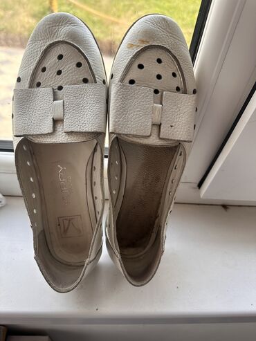обувь белая: Кожаные туфли летние турецкие 38 размер 2000сом