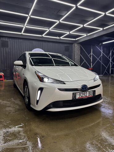 Toyota: Toyota Prius: 2019 г., 1.8 л, Вариатор, Гибрид, Универсал